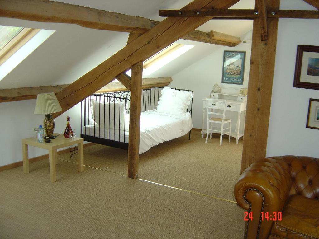 Aux Quatre Saisons Axat Bed and Breakfast Rum bild