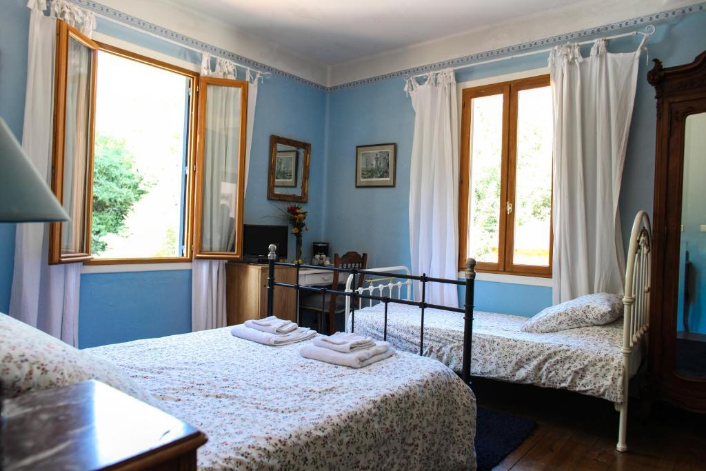 Aux Quatre Saisons Axat Bed and Breakfast Rum bild