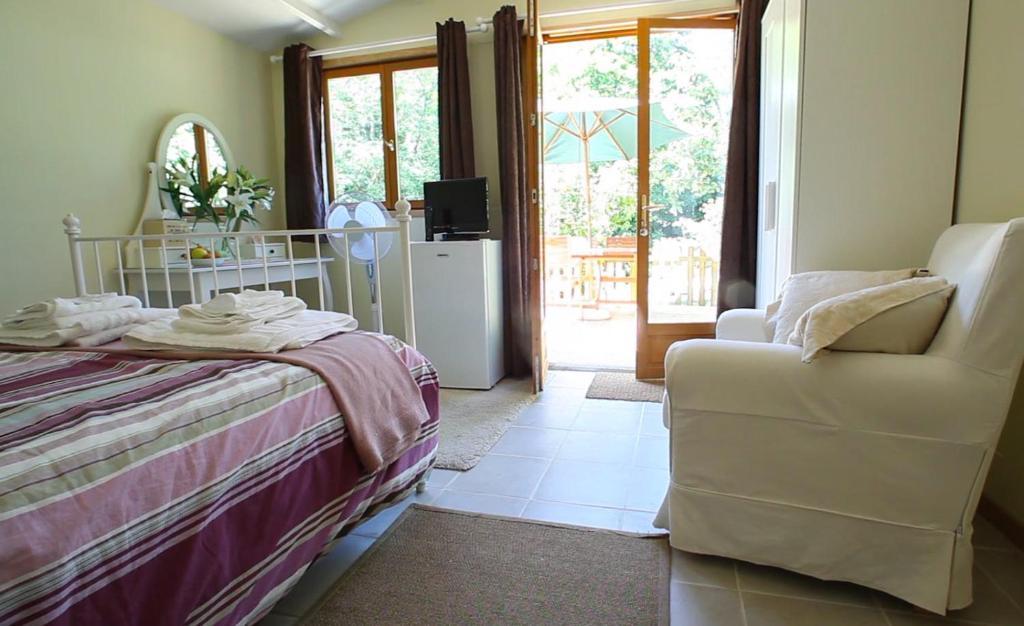 Aux Quatre Saisons Axat Bed and Breakfast Rum bild